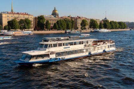 Теплоход Славутич – аренда теплохода в Санкт-Петербурге для корпоративов