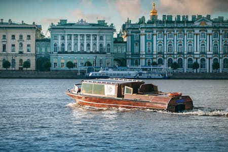 Катер для малых рек Византия для венецианских прогулок по каналам СПб