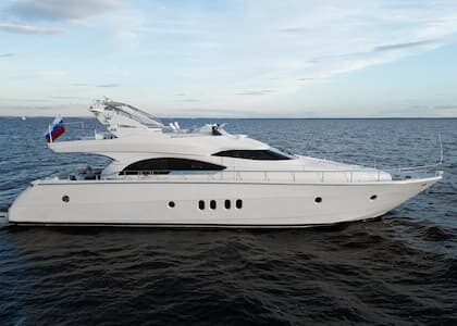 Dominator-68-yacht