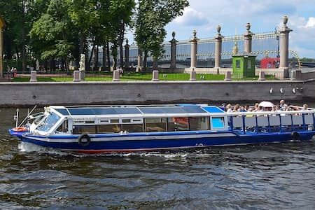 Теплоход Антверпен – аренда теплохода в Санкт-Петербурге для дружеских встреч
