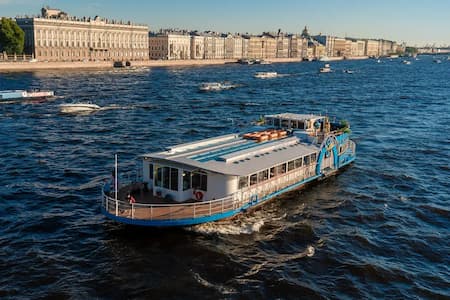 Теплоход Сити Блюз – аренда теплохода в Санкт-Петербурге для вечеринок