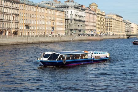 Теплоход Сардиния – аренда теплохода в Санкт-Петербурге с видом на залив