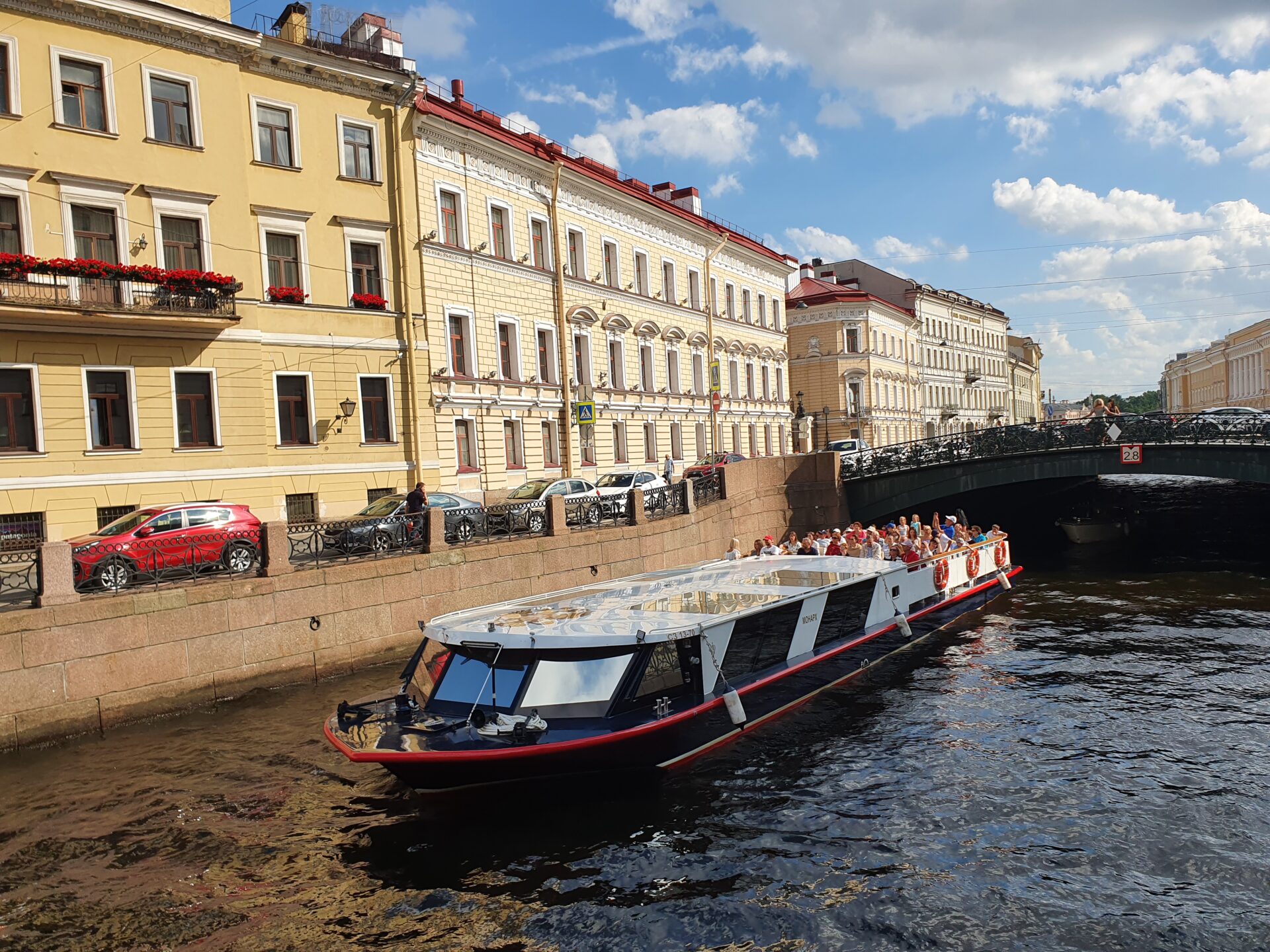 Теплоход Монарх